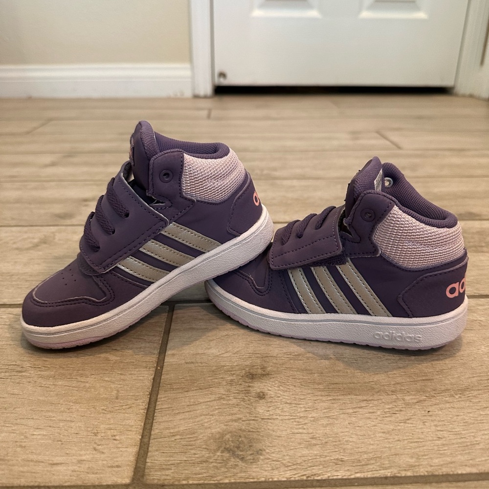 Children’s Size 9 Adidas Velcro Shoe